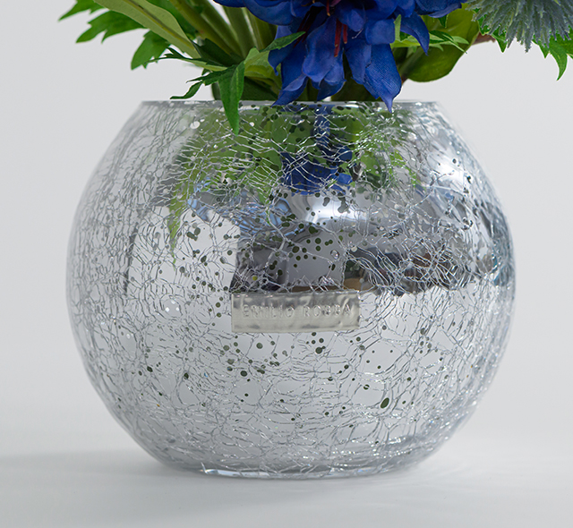 上品な花器で洗練された空間に