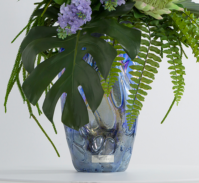 上品な花器で洗練された空間に