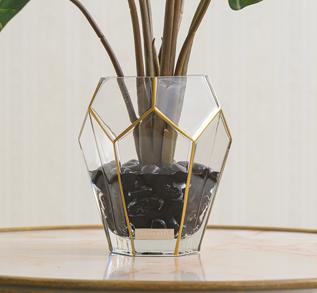 瑞々しさを纏う、デザイン花器