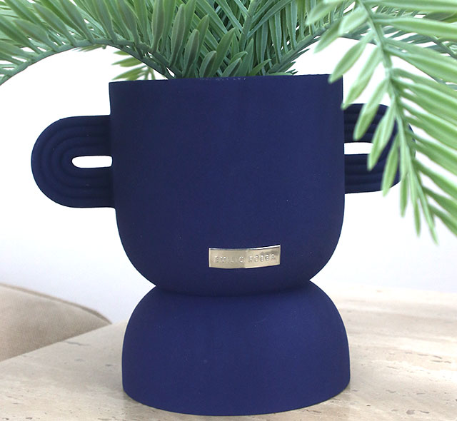 造形美が際立つ、特別な花器