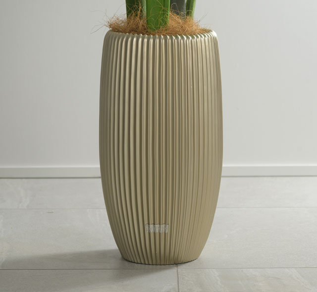 洗練された縦のリブデザイン