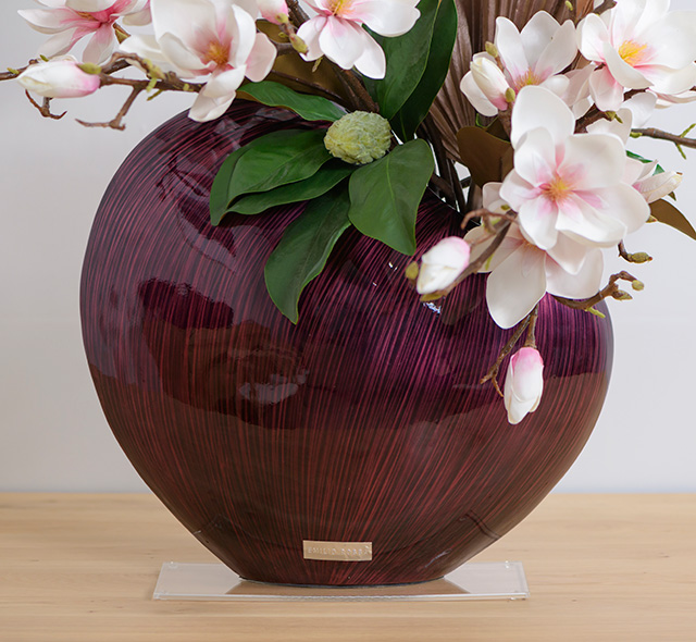 ユニークな花器の造形美