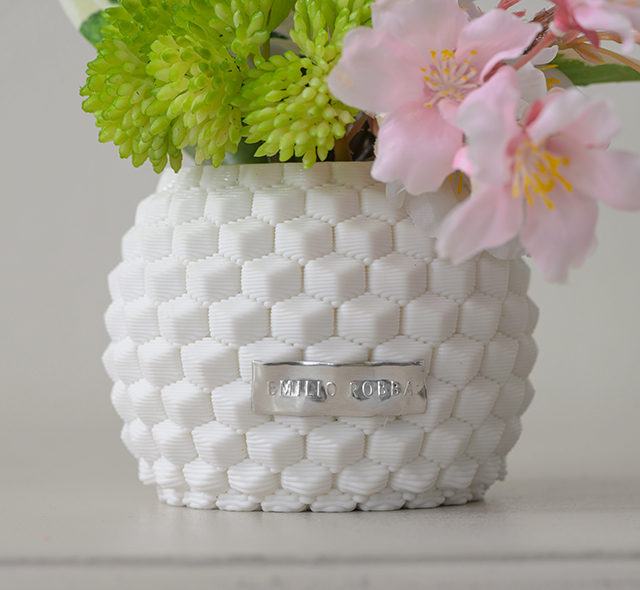 造形美が際立つ、特別な花器