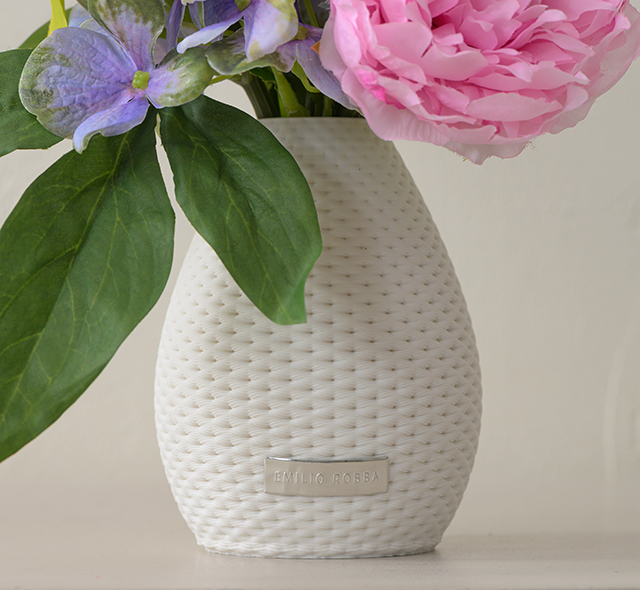 造形美が際立つ、特別な花器