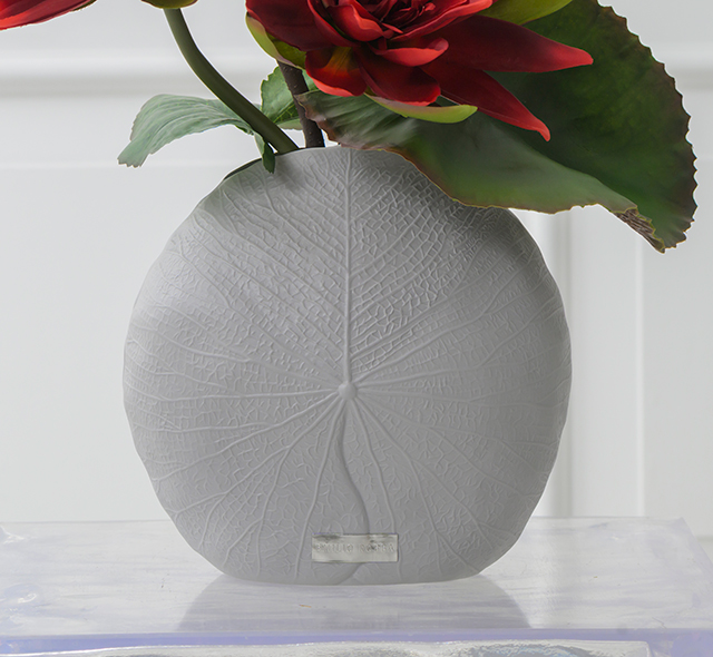 造形美が際立つ、特別な花器