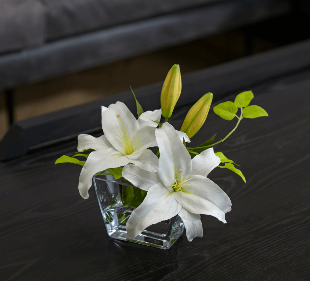 特有の香りや花粉がないので安心して飾れます